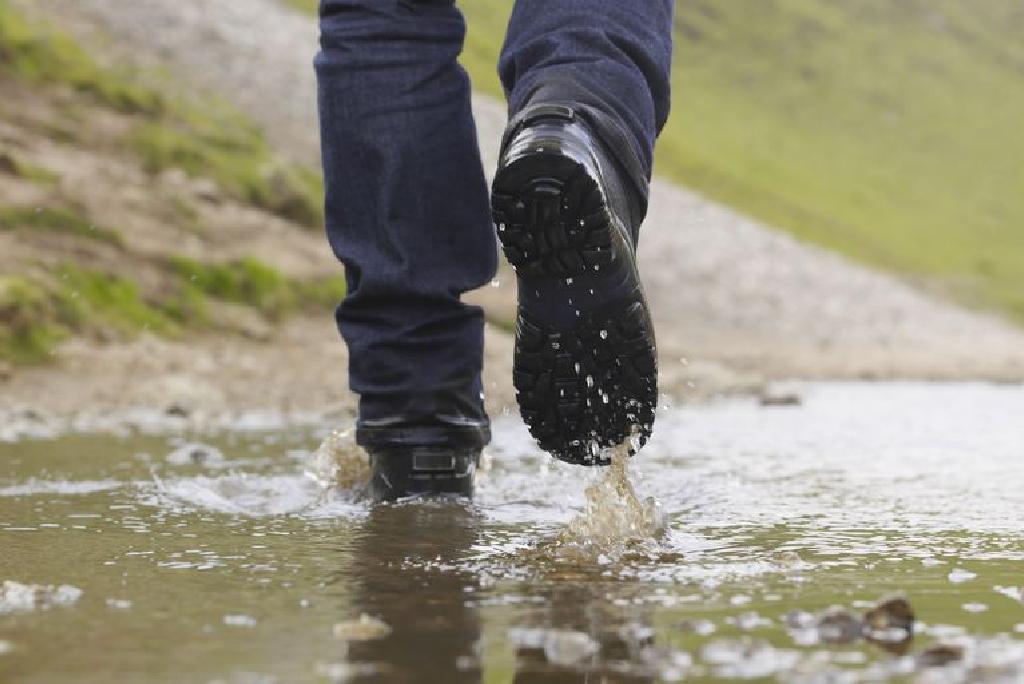 Kasut Kalis Air untuk Berjalan dalam Hujan
